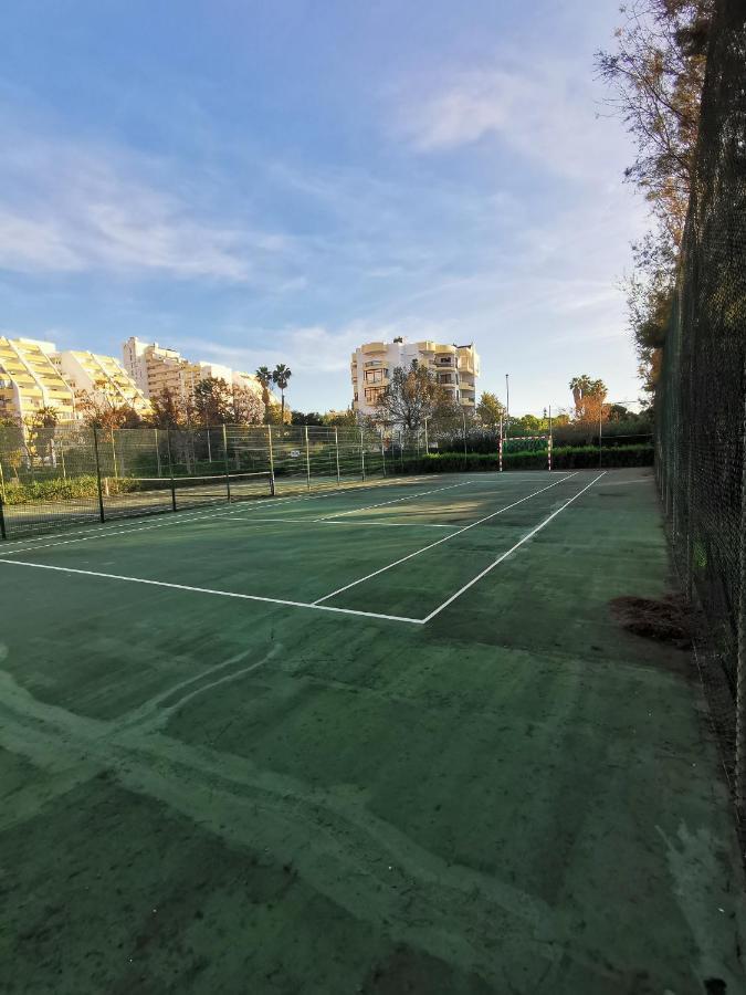 Logement Terrain De Tennis/Piscine 800M De La Mer Portimao Luaran gambar