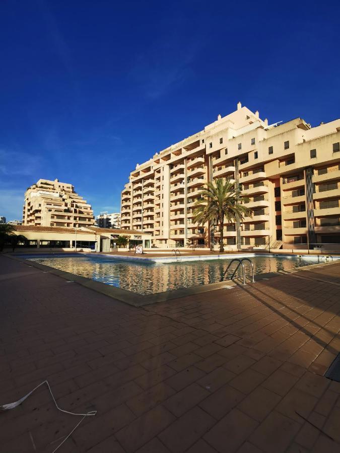 Logement Terrain De Tennis/Piscine 800M De La Mer Portimao Luaran gambar