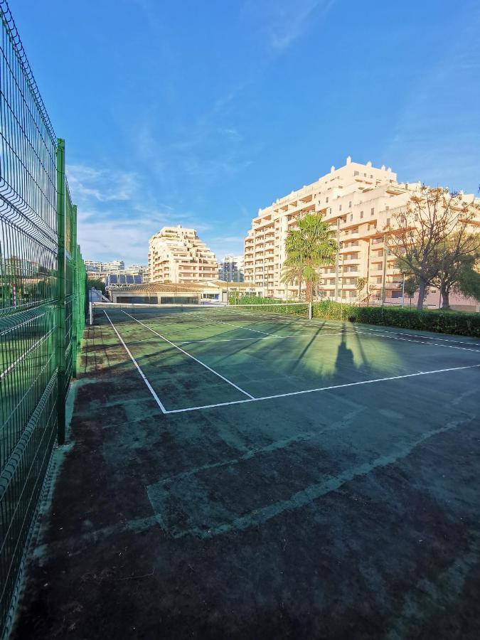 Logement Terrain De Tennis/Piscine 800M De La Mer Portimao Luaran gambar